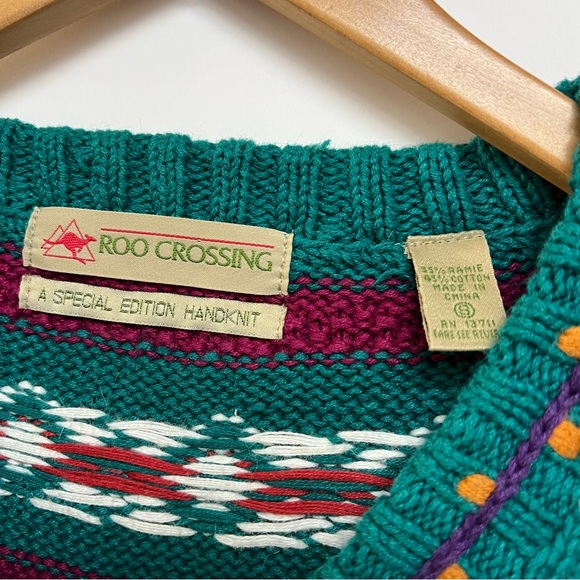 Hand Knit Vintage Roo Crossing Sweater Teal Pink Tribal Print V-Neck Size Small - Picture 3 of 6